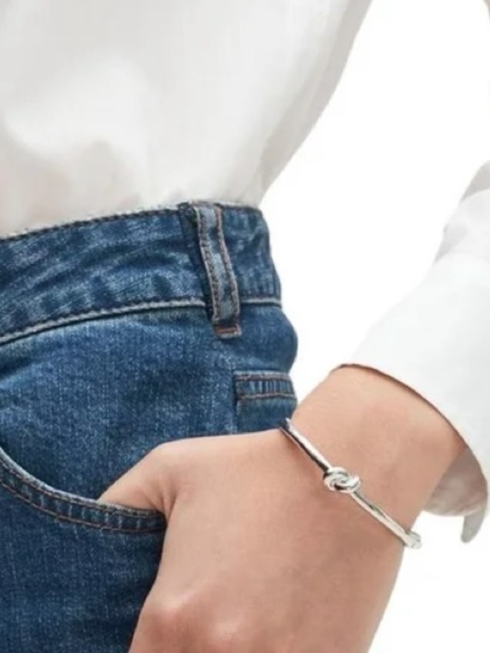 Kate Spade Sailors Knot Hinge
Bangle NWT & Dust bag